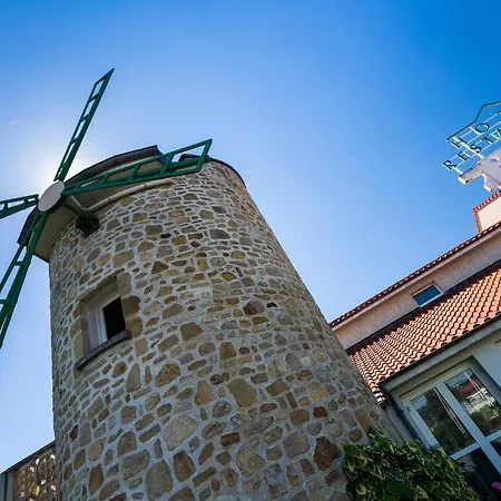 Logis Le Moulin Des Gardelles Hotel 3*